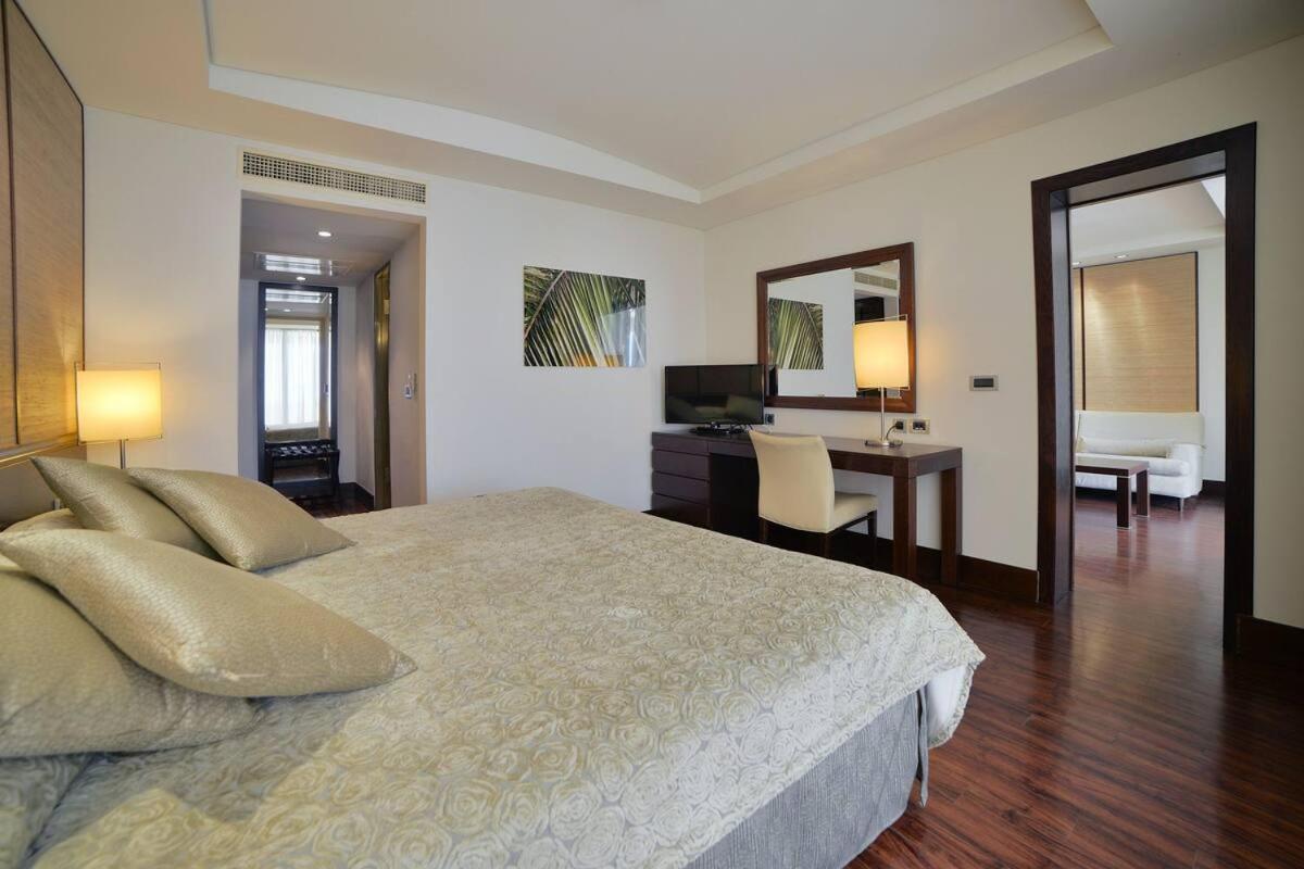Porto Carras Sithonia Hotel Неос Мармарас Екстериор снимка